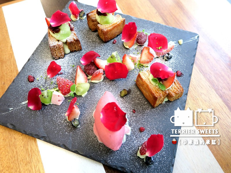 【台中下午茶】小梗甜點咖啡~♥漂亮的像藝術品般甜點,繽紛又美味♥~