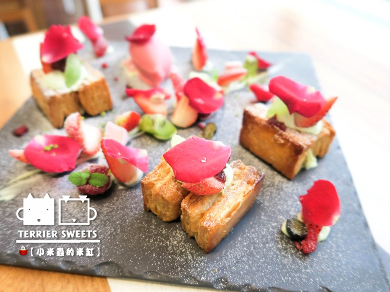 【台中下午茶】小梗甜點咖啡~♥漂亮的像藝術品般甜點,繽紛又美味♥~