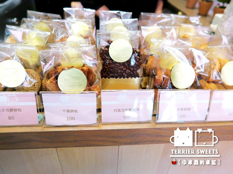 【台中下午茶】小梗甜點咖啡~♥漂亮的像藝術品般甜點,繽紛又美味♥~