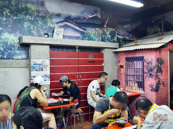 呷二嘴17-處處洋溢著台灣古早街邊小巷內的復古風
