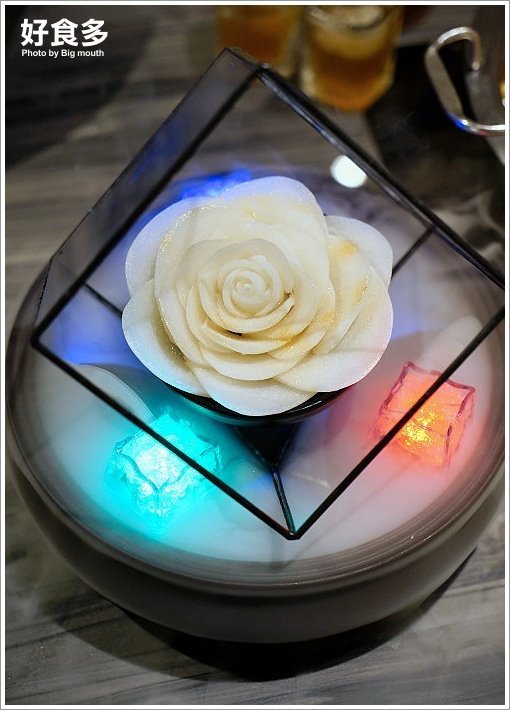 【台北火鍋推薦】好食多涮涮鍋(雙城店).超夢幻花好肉緣雙人套餐,超大肉盤好過癮!超萌牛奶熊、牛奶狗狗免費加湯;壽星獨享玫瑰松阪豬花或玫瑰軟絲,慶生聚餐都適合!