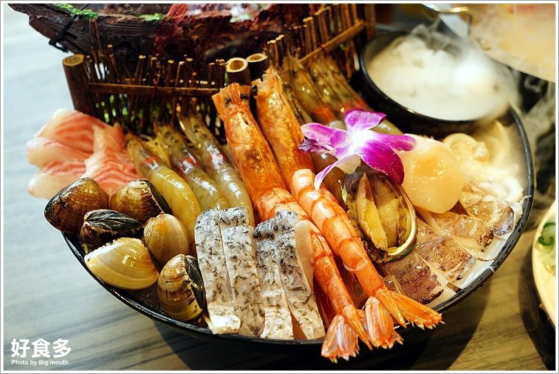 【台北火鍋推薦】好食多涮涮鍋(雙城店).超夢幻花好肉緣雙人套餐,超大肉盤好過癮!超萌牛奶熊、牛奶狗狗免費加湯;壽星獨享玫瑰松阪豬花或玫瑰軟絲,慶生聚餐都適合!