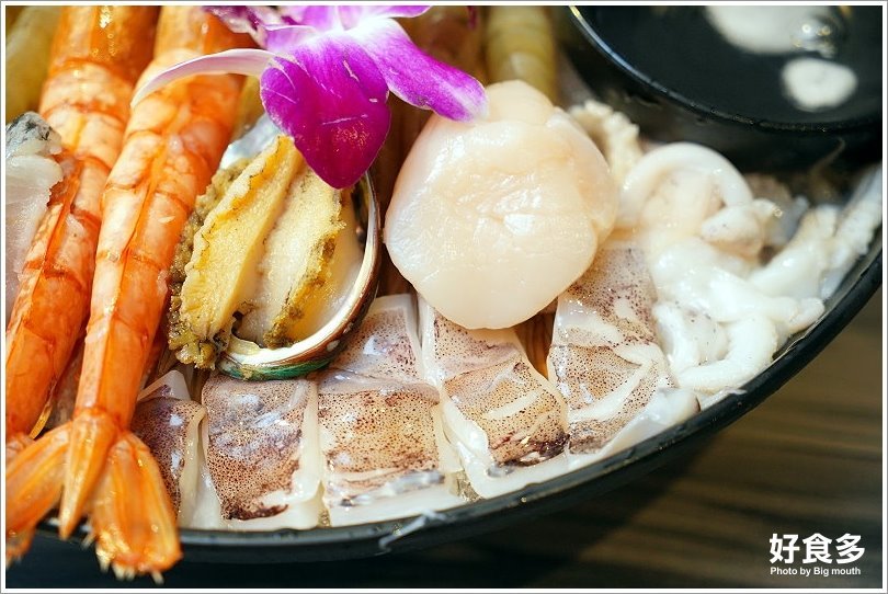 【台北火鍋推薦】好食多涮涮鍋(雙城店).超夢幻花好肉緣雙人套餐,超大肉盤好過癮!超萌牛奶熊、牛奶狗狗免費加湯;壽星獨享玫瑰松阪豬花或玫瑰軟絲,慶生聚餐都適合!