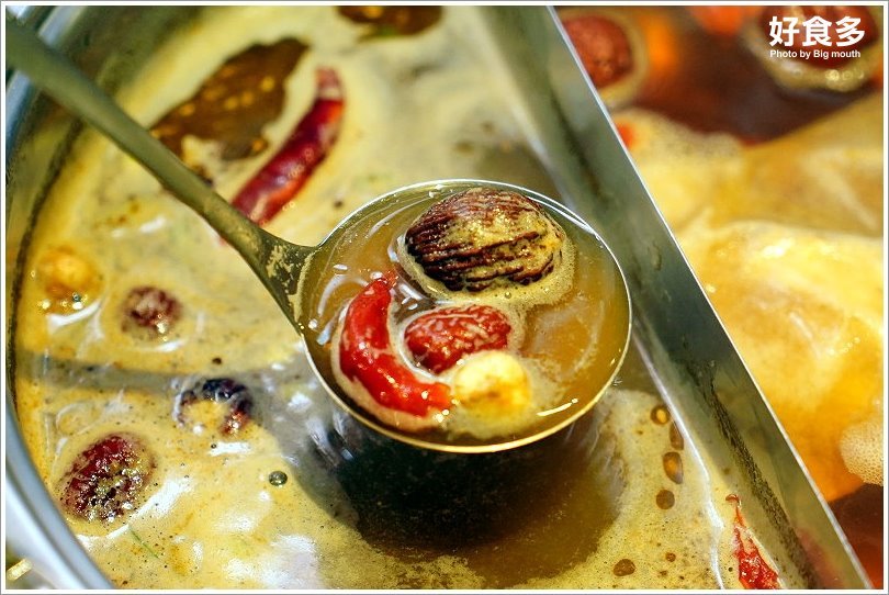 【台北火鍋推薦】好食多涮涮鍋(雙城店).超夢幻花好肉緣雙人套餐,超大肉盤好過癮!超萌牛奶熊、牛奶狗狗免費加湯;壽星獨享玫瑰松阪豬花或玫瑰軟絲,慶生聚餐都適合!