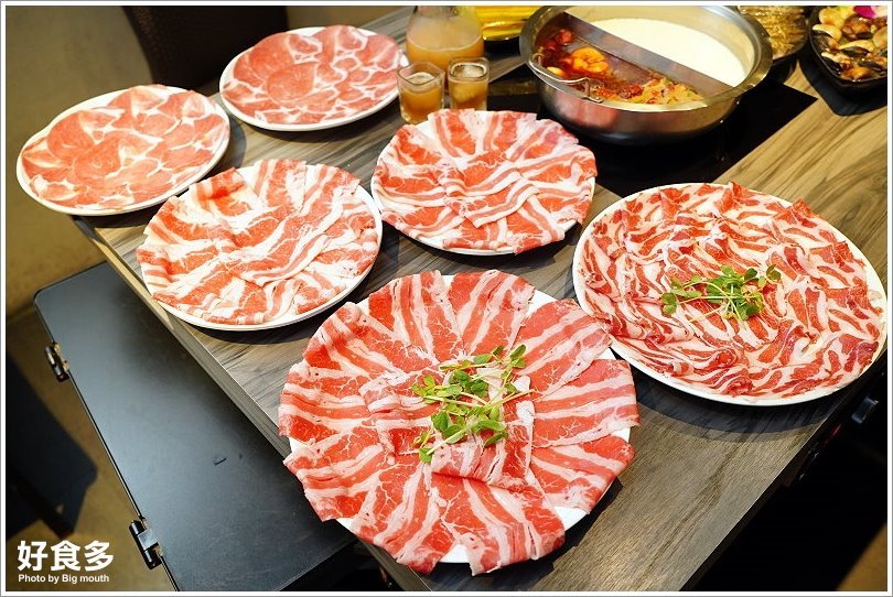 【台北火鍋推薦】好食多涮涮鍋(雙城店).超夢幻花好肉緣雙人套餐,超大肉盤好過癮!超萌牛奶熊、牛奶狗狗免費加湯;壽星獨享玫瑰松阪豬花或玫瑰軟絲,慶生聚餐都適合!