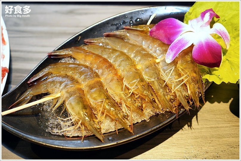 【台北火鍋推薦】好食多涮涮鍋(雙城店).超夢幻花好肉緣雙人套餐,超大肉盤好過癮!超萌牛奶熊、牛奶狗狗免費加湯;壽星獨享玫瑰松阪豬花或玫瑰軟絲,慶生聚餐都適合!