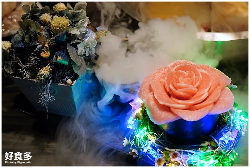 【台北火鍋推薦】好食多涮涮鍋(雙城店).超夢幻花好肉緣雙人套餐,超大肉盤好過癮!超萌牛奶熊、牛奶狗狗免費加湯;壽星獨享玫瑰松阪豬花或玫瑰軟絲,慶生聚餐都適合!