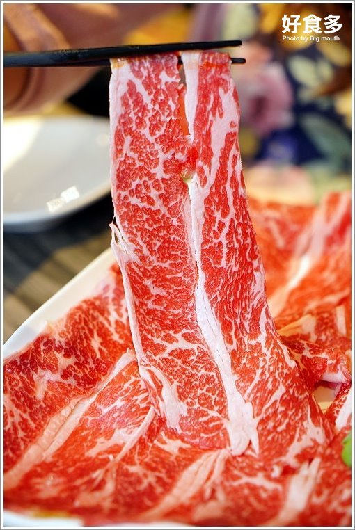 【台北火鍋推薦】好食多涮涮鍋(雙城店).超夢幻花好肉緣雙人套餐,超大肉盤好過癮!超萌牛奶熊、牛奶狗狗免費加湯;壽星獨享玫瑰松阪豬花或玫瑰軟絲,慶生聚餐都適合!