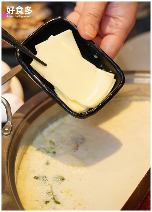 【台北火鍋推薦】好食多涮涮鍋(雙城店).超夢幻花好肉緣雙人套餐,超大肉盤好過癮!超萌牛奶熊、牛奶狗狗免費加湯;壽星獨享玫瑰松阪豬花或玫瑰軟絲,慶生聚餐都適合!