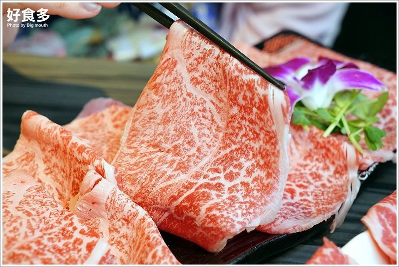 【台北火鍋推薦】好食多涮涮鍋(雙城店).超夢幻花好肉緣雙人套餐,超大肉盤好過癮!超萌牛奶熊、牛奶狗狗免費加湯;壽星獨享玫瑰松阪豬花或玫瑰軟絲,慶生聚餐都適合!