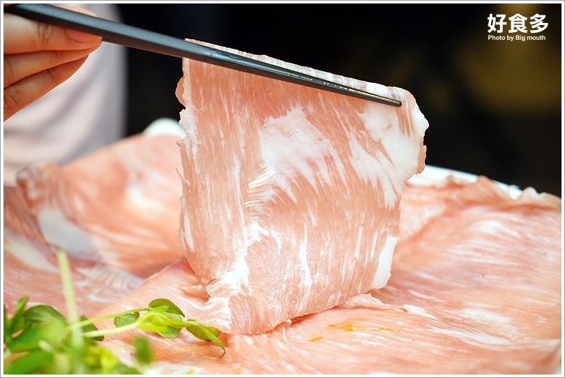 【台北火鍋推薦】好食多涮涮鍋(雙城店).超夢幻花好肉緣雙人套餐,超大肉盤好過癮!超萌牛奶熊、牛奶狗狗免費加湯;壽星獨享玫瑰松阪豬花或玫瑰軟絲,慶生聚餐都適合!