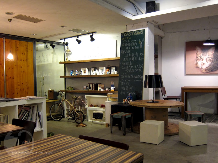 捷運國父紀念館站 | Toast Chat ．全天早午餐供應 / 貓咪餐廳