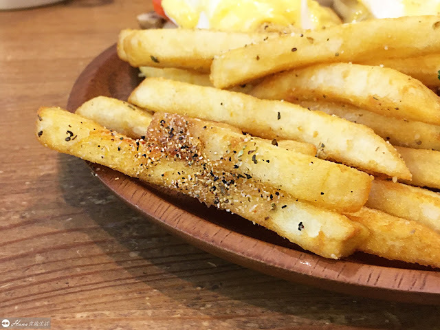 【台北大安】Toast Chat | 捷運國父紀念館站 無限時有插座 和貓咪陪伴的早午餐咖啡店 配菜必點炸雞