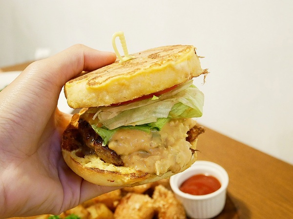 Toast Chat:Toast Chat-台北捷運國父紀念館站貓咪餐廳早午餐 餐點高水準 難怪總是高朋滿座