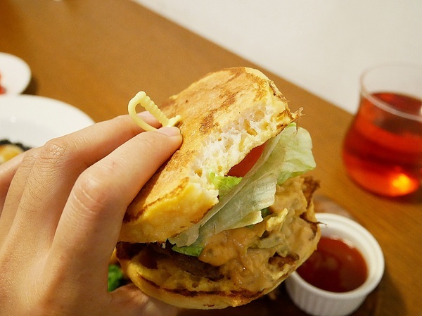 Toast Chat:Toast Chat-台北捷運國父紀念館站貓咪餐廳早午餐 餐點高水準 難怪總是高朋滿座