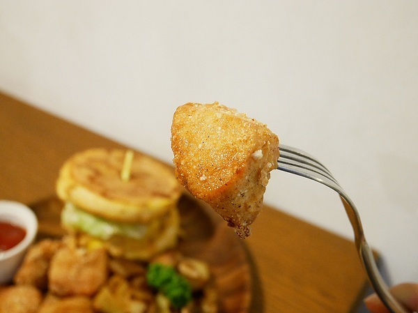 Toast Chat:Toast Chat-台北捷運國父紀念館站貓咪餐廳早午餐 餐點高水準 難怪總是高朋滿座