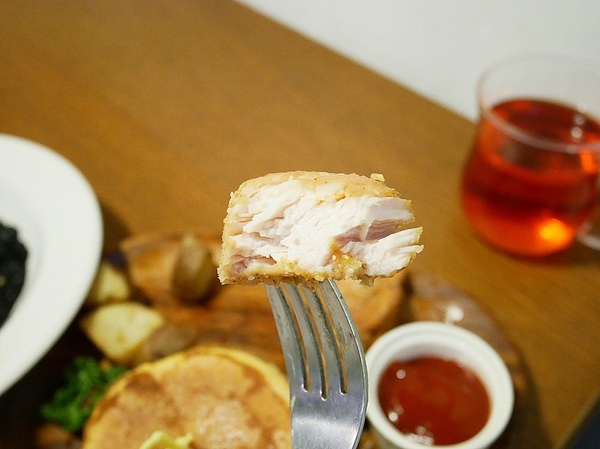 Toast Chat:Toast Chat-台北捷運國父紀念館站貓咪餐廳早午餐 餐點高水準 難怪總是高朋滿座