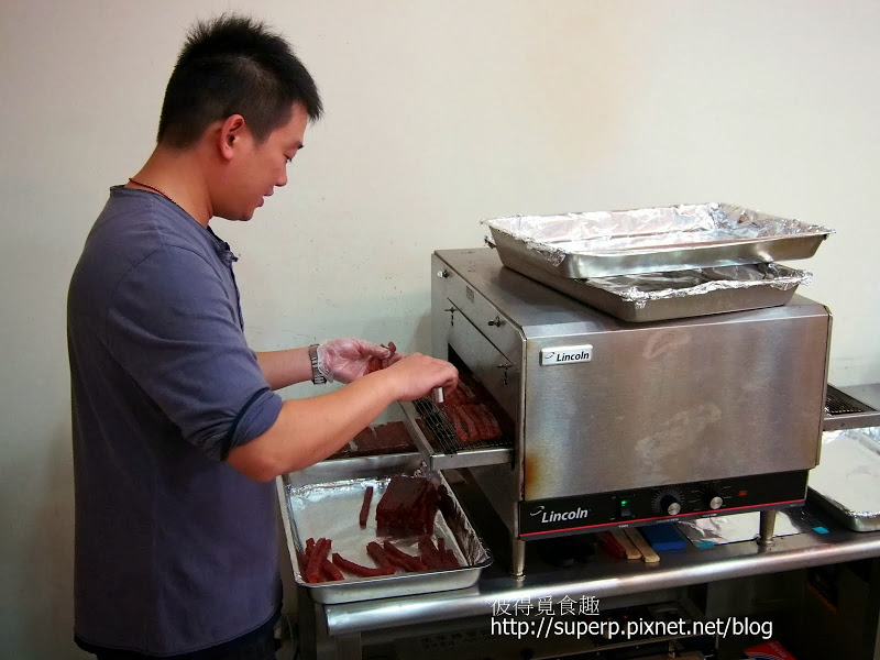 [試吃食記]台北的美達香肉鬆：海苔杏仁脆片好刷嘴