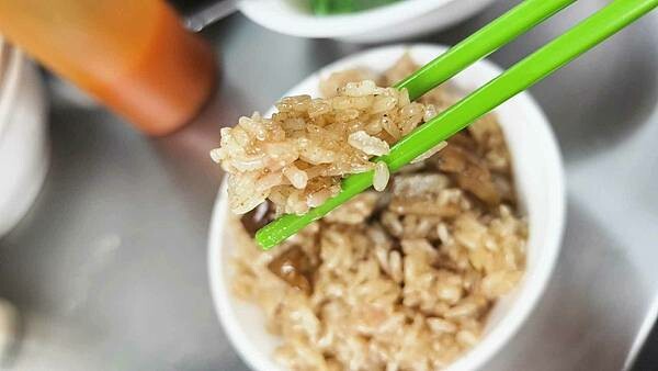 台北市中山區錦子油飯｜隱藏在巷弄裡的超便宜美食！油飯絕對必點
