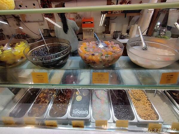 石牌冰店|水龜伯古早味|黑糖刨冰、鮮奶嫩豆花、古早味剉冰、黑糖燒麻糬,冰品選擇多,高cp值冰店,台北平