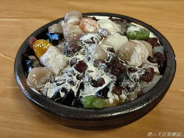 石牌冰店|水龜伯古早味|黑糖刨冰、鮮奶嫩豆花、古早味剉冰、黑糖燒麻糬,冰品選擇多,高cp值冰店,台北平