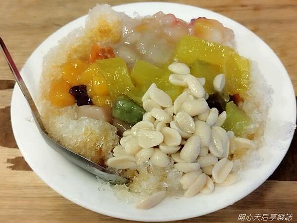 石牌冰店|水龜伯古早味|黑糖刨冰、鮮奶嫩豆花、古早味剉冰、黑糖燒麻糬,冰品選擇多,高cp值冰店,台北平