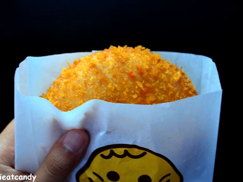 花蓮美食_源寶屋咖哩麵包│來花蓮必吃小吃，剛出爐的，一吃就愛上那口感~ - 愛伊特candy的分享樂園