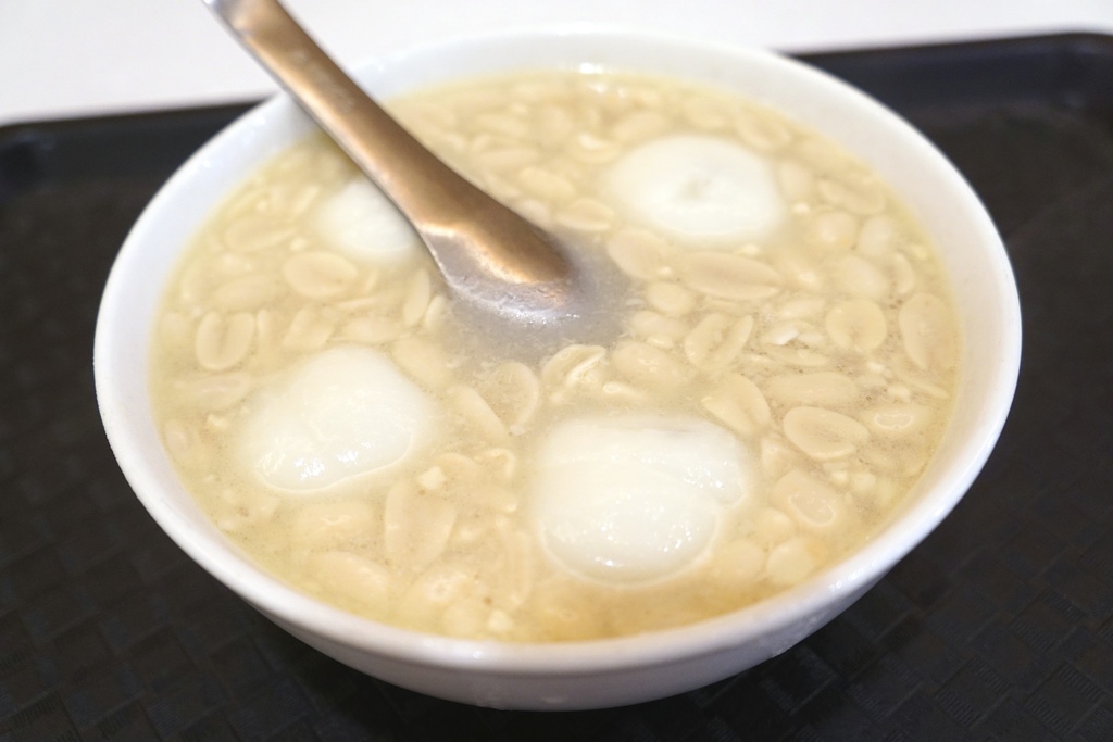 花生湯芝麻湯圓 花生湯芝麻湯圓