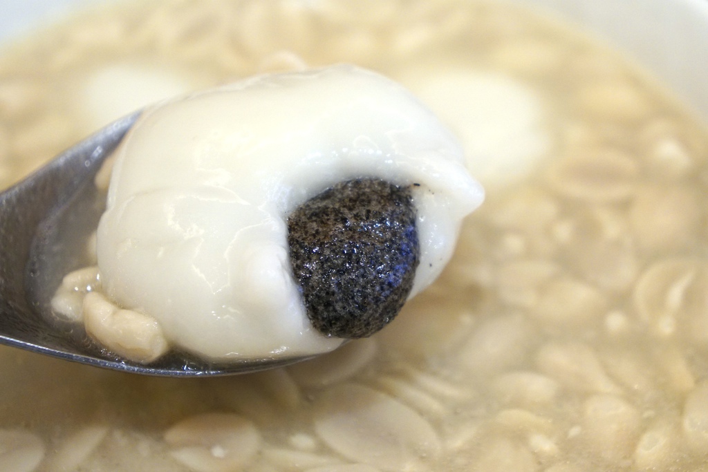 花生湯芝麻湯圓 花生湯芝麻湯圓