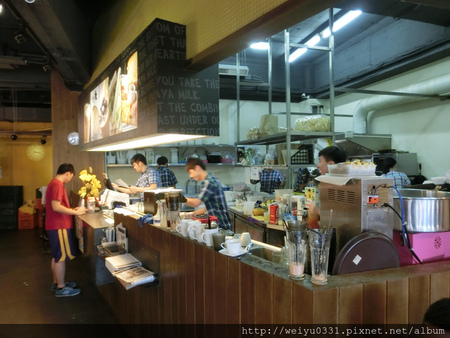 台北車站美食Brunch、館前路早午餐輕食－巷弄人氣美食《鯊魚咬吐司》