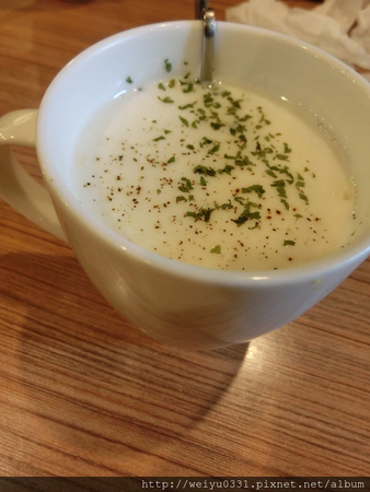 台北車站美食Brunch、館前路早午餐輕食－巷弄人氣美食《鯊魚咬吐司》