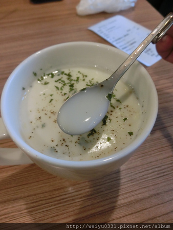 台北車站美食Brunch、館前路早午餐輕食－巷弄人氣美食《鯊魚咬吐司》