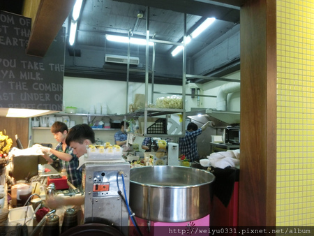 台北車站美食Brunch、館前路早午餐輕食－巷弄人氣美食《鯊魚咬吐司》