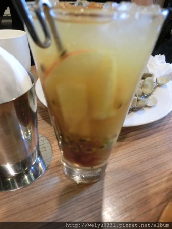 台北車站美食Brunch、館前路早午餐輕食－巷弄人氣美食《鯊魚咬吐司》