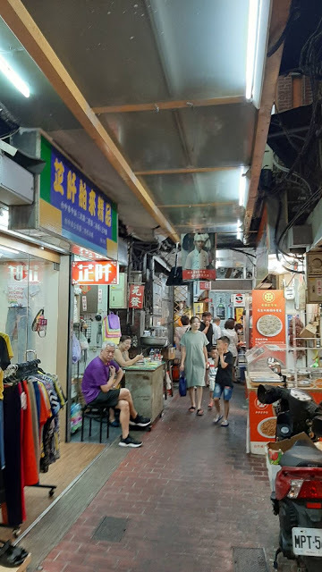 【台中美食】台中第二市場懶人包/王家菜頭粿糯米腸/老賴紅茶/陳家水晶餃福州意麵/小庭找茶