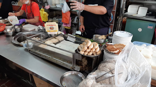 【台中美食】台中第二市場懶人包/王家菜頭粿糯米腸/老賴紅茶/陳家水晶餃福州意麵/小庭找茶