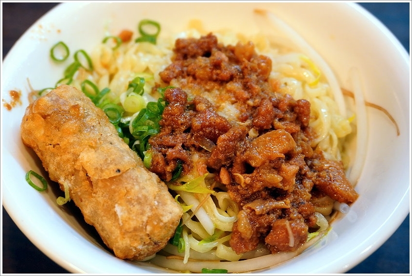 【台中第二市場】必吃美食筆記、伴手禮推薦!皇樓現烤漢餅、王記菜頭粿糯米腸、老賴紅茶、三代福州意麵、顏記肉包、楊媽媽立食、嵐肉燥專賣店、山河魯肉飯、李海魯肉飯、承記米苔目、魯肉邱、蜜藏地瓜、丁山肉丸、茂