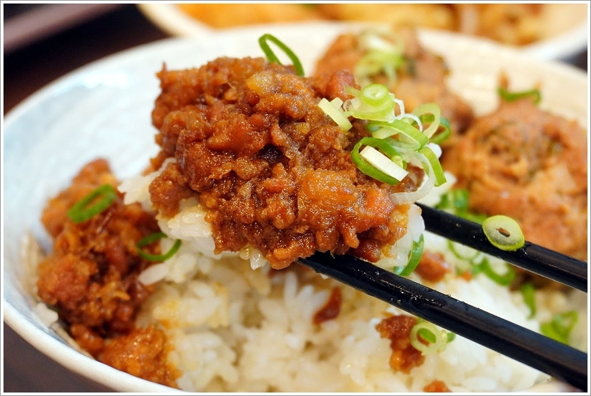 【台中第二市場】必吃美食筆記、伴手禮推薦!皇樓現烤漢餅、王記菜頭粿糯米腸、老賴紅茶、三代福州意麵、顏記肉包、楊媽媽立食、嵐肉燥專賣店、山河魯肉飯、李海魯肉飯、承記米苔目、魯肉邱、蜜藏地瓜、丁山肉丸、茂