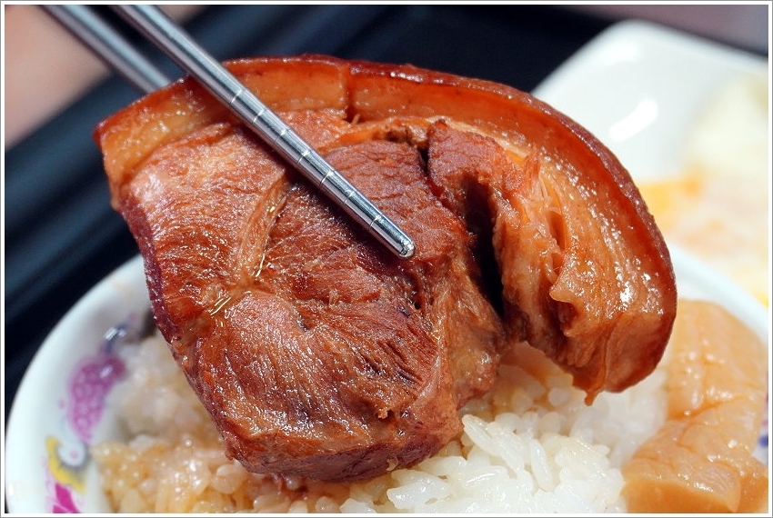 【台中第二市場】必吃美食筆記、伴手禮推薦!皇樓現烤漢餅、王記菜頭粿糯米腸、老賴紅茶、三代福州意麵、顏記肉包、楊媽媽立食、嵐肉燥專賣店、山河魯肉飯、李海魯肉飯、承記米苔目、魯肉邱、蜜藏地瓜、丁山肉丸、茂