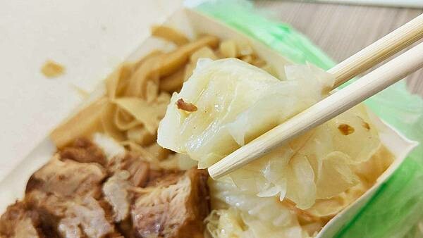 【三重美食】71腿庫飯｜從路邊攤開到店面的爆好吃腿庫飯