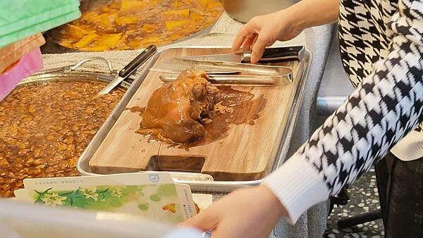 【三重美食】71腿庫飯｜從路邊攤開到店面的爆好吃腿庫飯