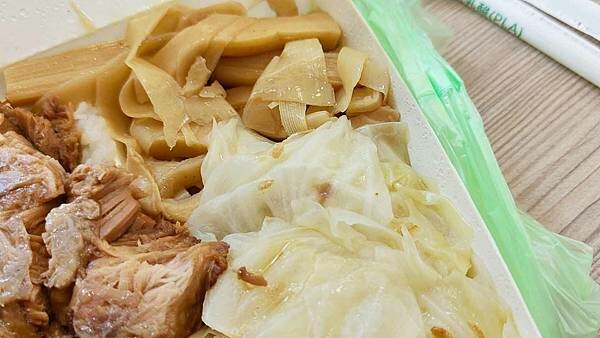 【三重美食】71腿庫飯｜從路邊攤開到店面的爆好吃腿庫飯