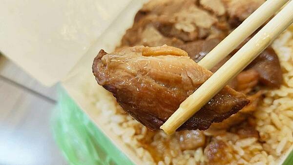 【三重美食】71腿庫飯｜從路邊攤開到店面的爆好吃腿庫飯