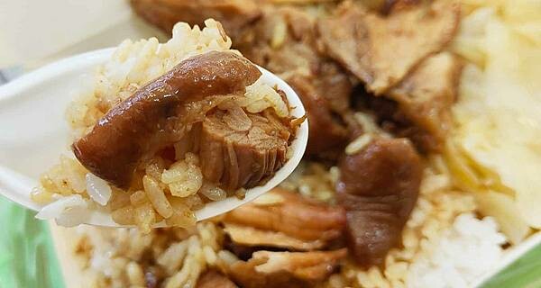 【三重美食】71腿庫飯｜從路邊攤開到店面的爆好吃腿庫飯