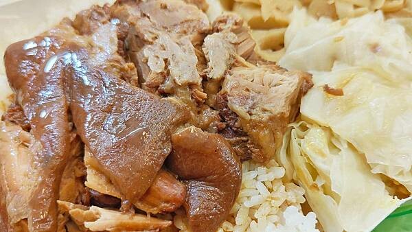 【三重美食】71腿庫飯｜從路邊攤開到店面的爆好吃腿庫飯