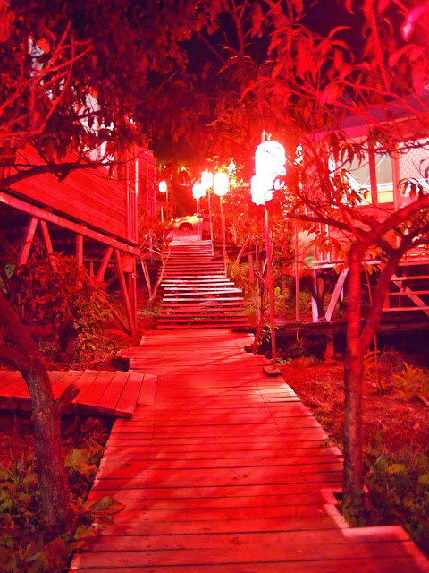 好雞婆土雞城：【食記】【景點】南投好雞婆土雞城&聚彩園休閒山莊@仁愛清境農場 : 與鳳凰共眠~清境山城兩天一夜小旅行! 擺夷料理好吃耶^^