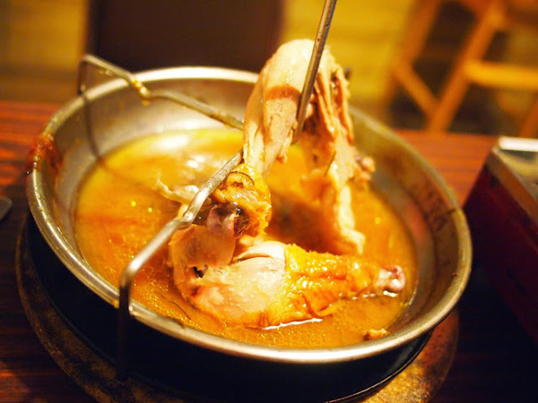 好雞婆土雞城：【食記】【景點】南投好雞婆土雞城&聚彩園休閒山莊@仁愛清境農場 : 與鳳凰共眠~清境山城兩天一夜小旅行! 擺夷料理好吃耶^^