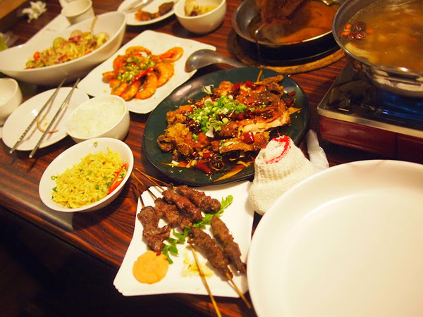 好雞婆土雞城：【食記】【景點】南投好雞婆土雞城&聚彩園休閒山莊@仁愛清境農場 : 與鳳凰共眠~清境山城兩天一夜小旅行! 擺夷料理好吃耶^^