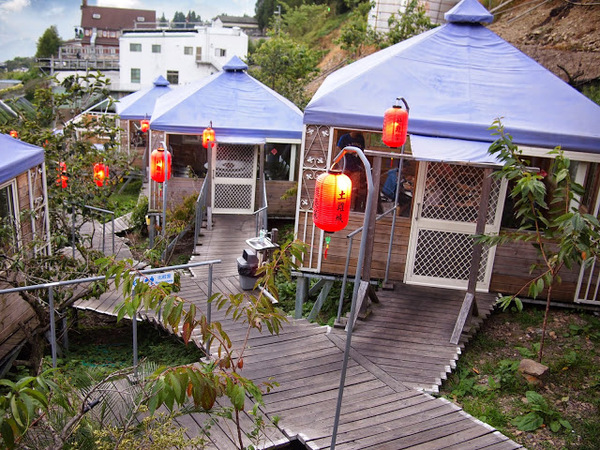 好雞婆土雞城：【食記】【景點】南投好雞婆土雞城&聚彩園休閒山莊@仁愛清境農場 : 與鳳凰共眠~清境山城兩天一夜小旅行! 擺夷料理好吃耶^^