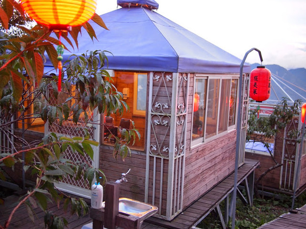 好雞婆土雞城：【食記】【景點】南投好雞婆土雞城&聚彩園休閒山莊@仁愛清境農場 : 與鳳凰共眠~清境山城兩天一夜小旅行! 擺夷料理好吃耶^^